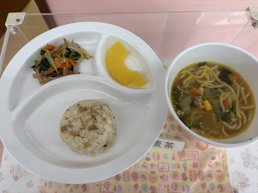 11月21日(月)チャーハン・みそラーメンスープ・ナムル・パイン缶