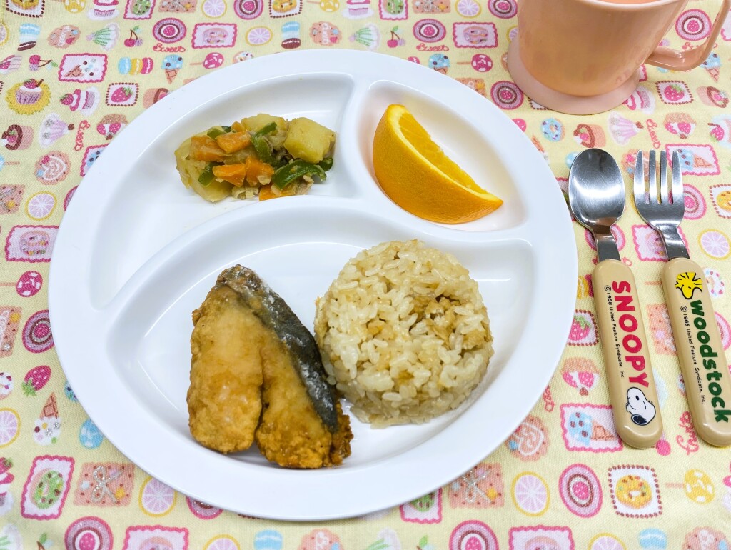 5月13日(火)こぎつねご飯・魚の竜田揚げ・じゃがいもの味噌炒め・オレンジ
