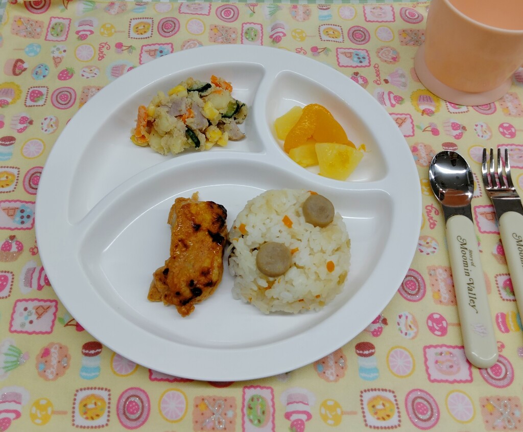 7月13日(月)ピラフ・タンドリーチキン・和風ポテトサラダ・フルーツポンチ
