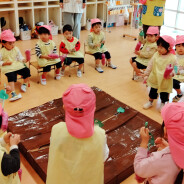 お芋ほりごっこ(満3歳)